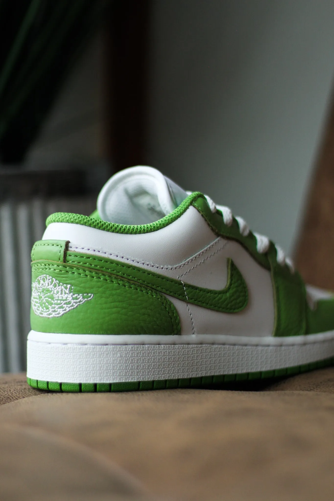 AIR JORDAN 1 LOW SE (GS) "CHLOROPHYLL"